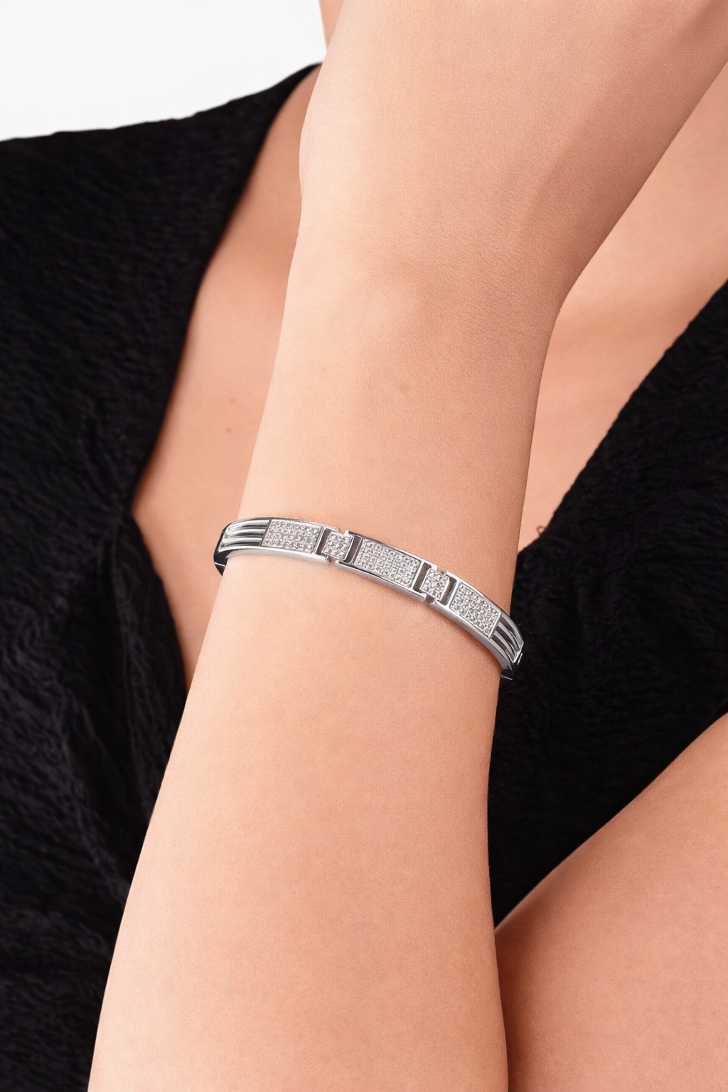 Minimal Chic Ad Kada