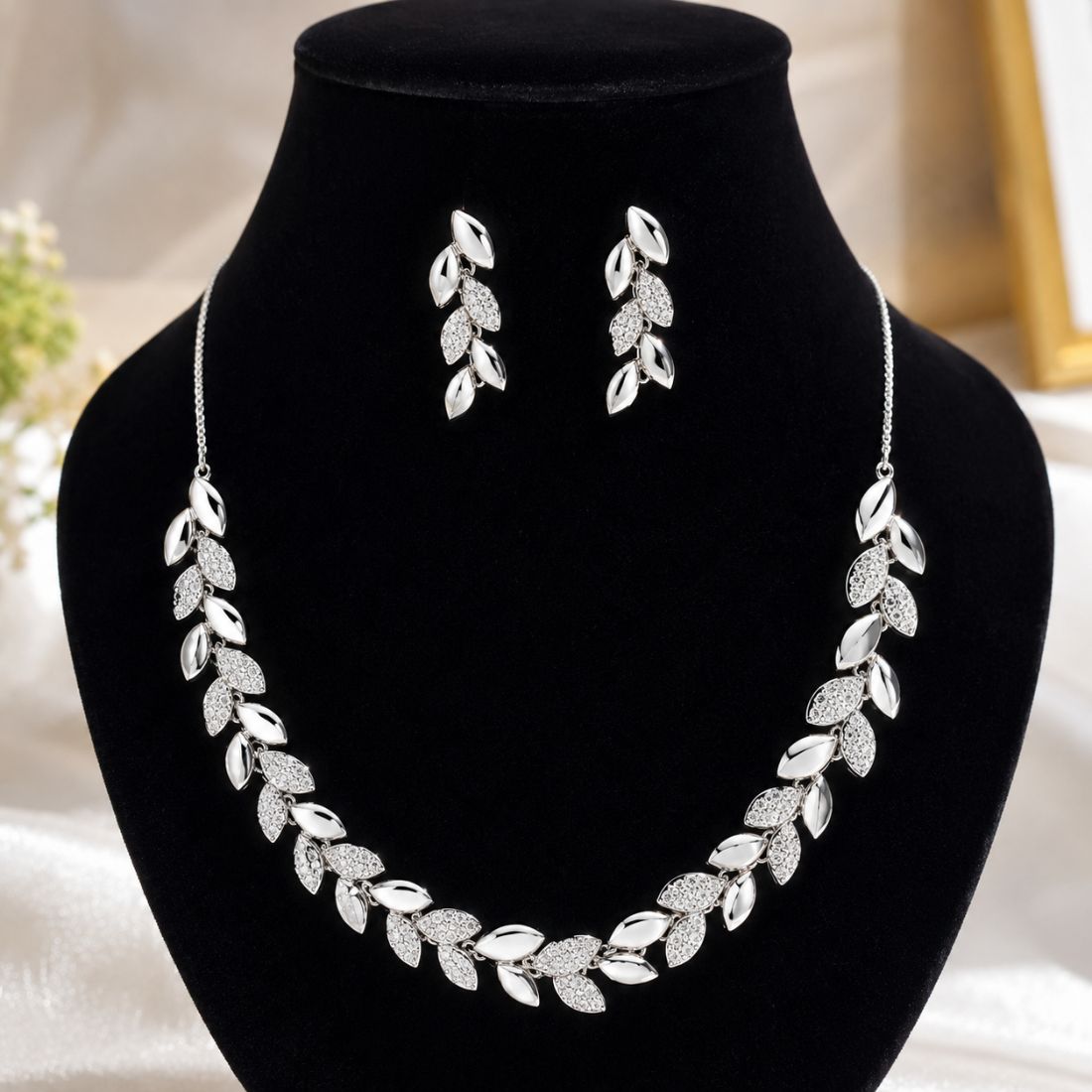 Leaf Design Necklace Set