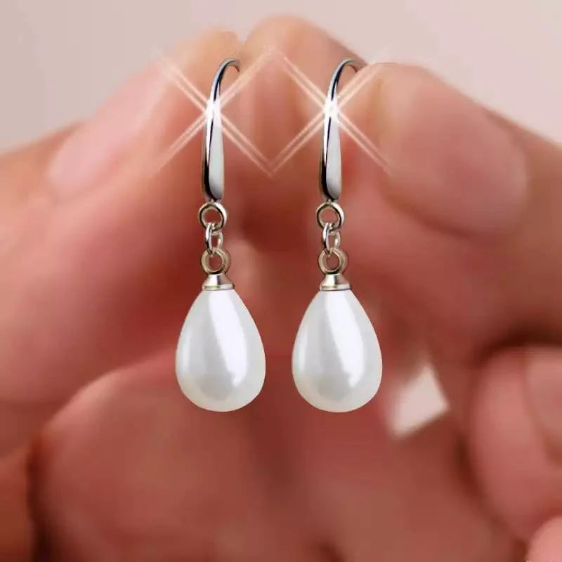 Minimal pearl drop earrings
