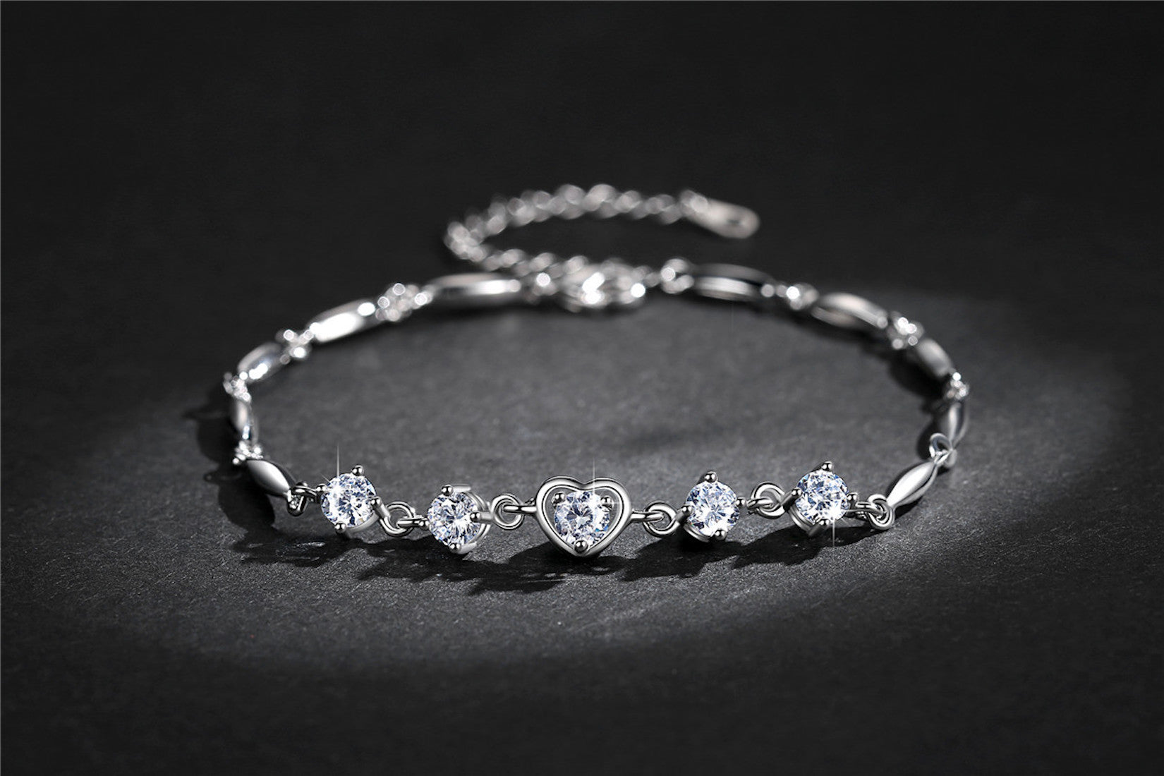 Fashion lovely Heart Silver Plated Valentine Gift Crystal Bracelet (White)